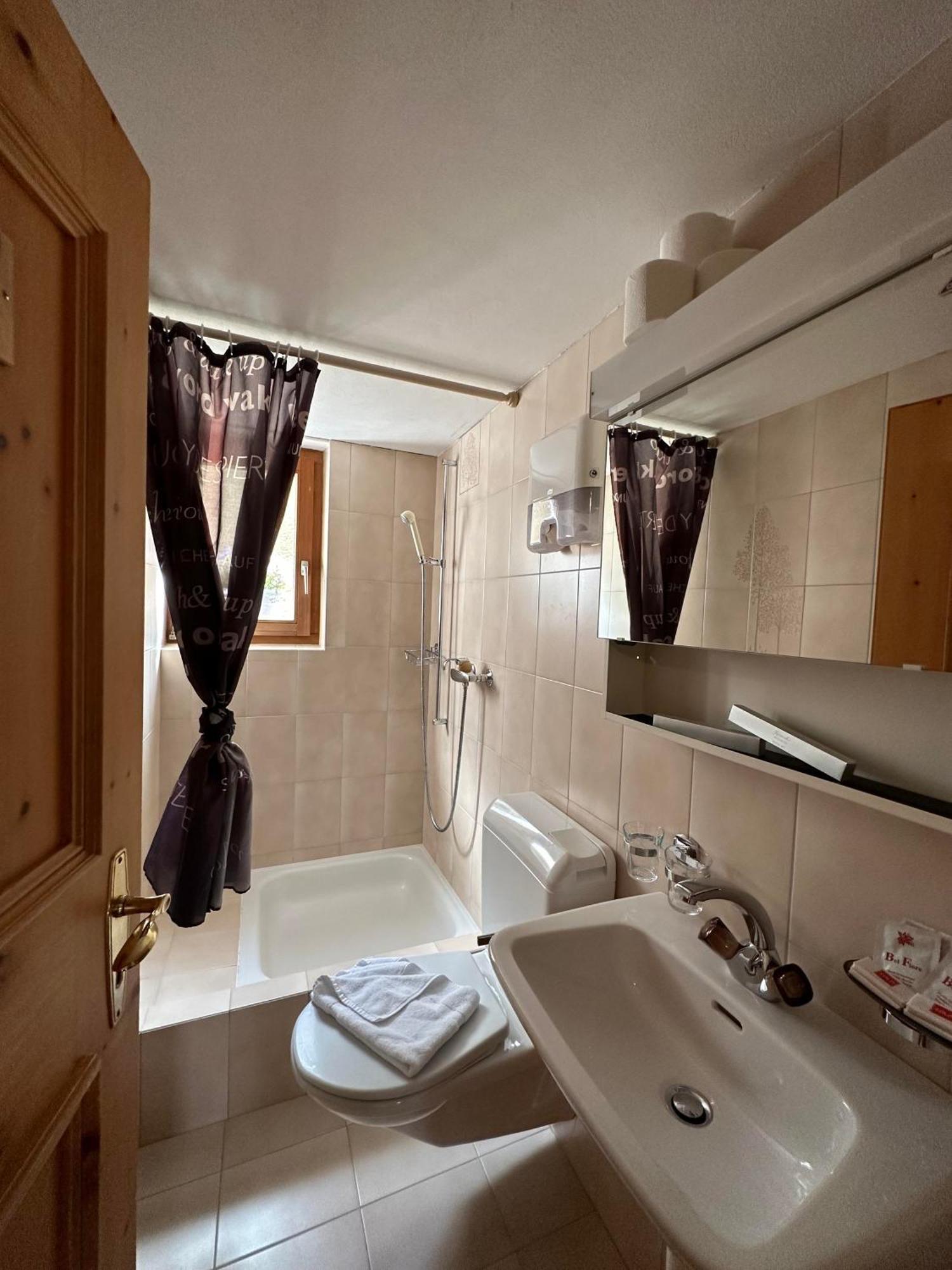 Hotel Ristorante Lagrev Maloja Kültér fotó